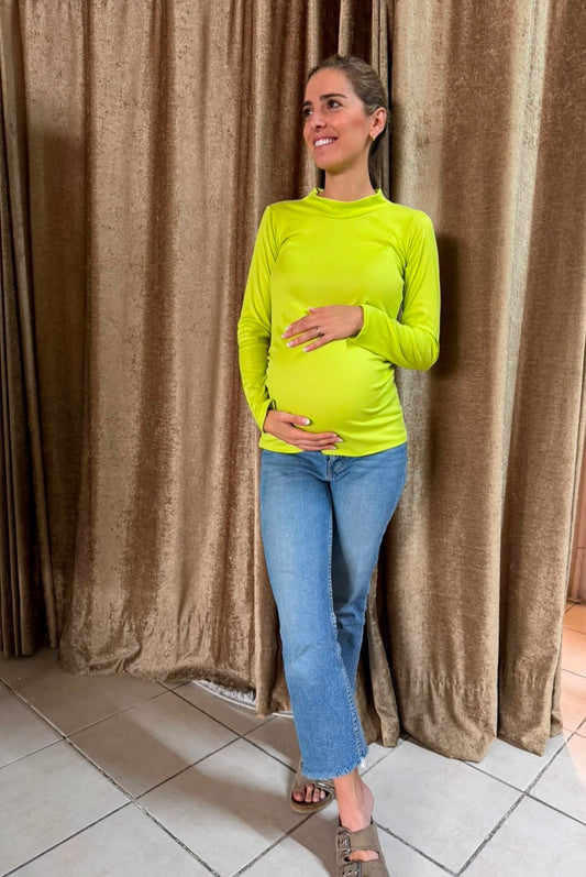 Blusa de maternidad verde limón con cuello y mangas largas
