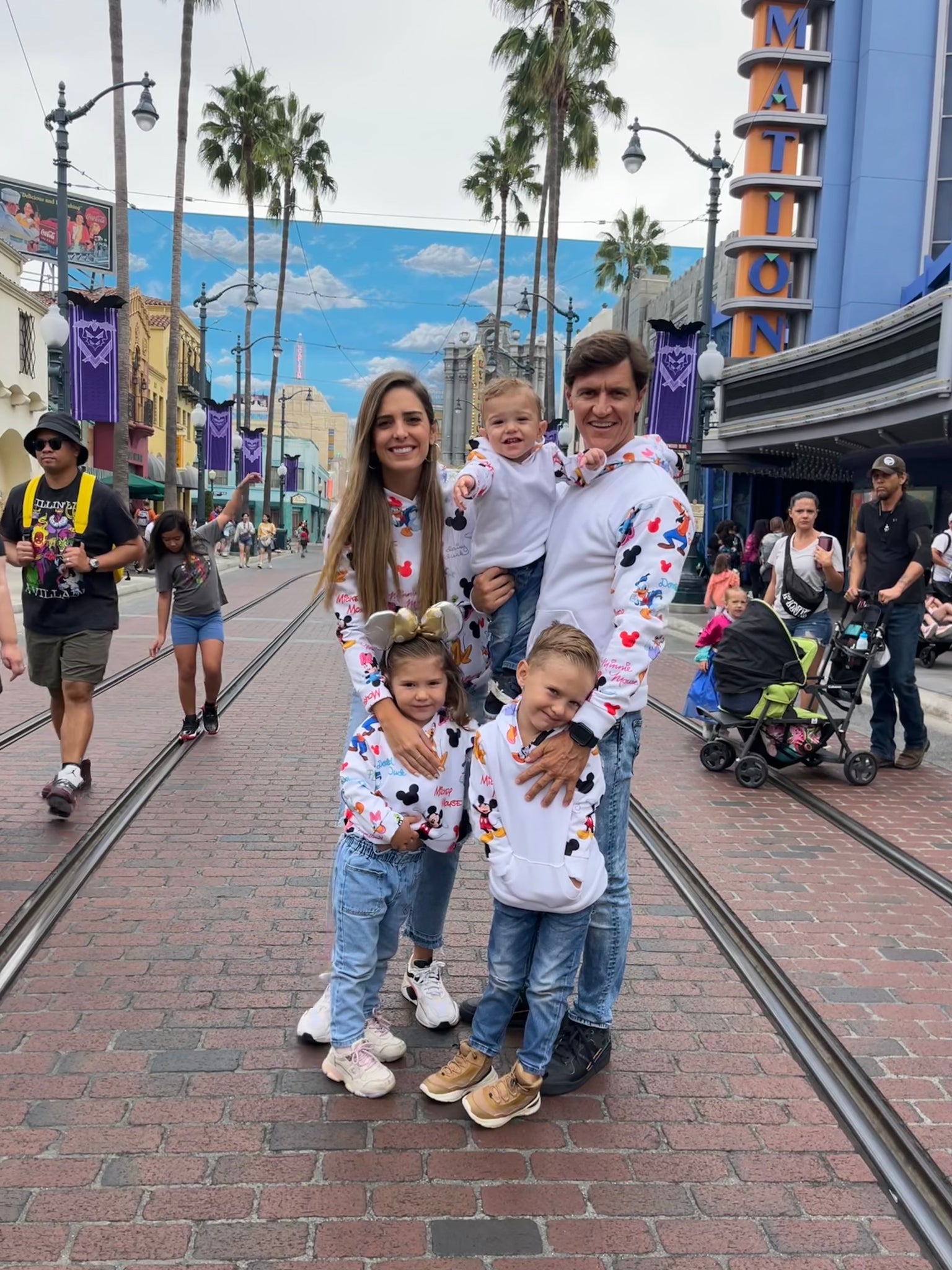 Matching sudaderas familia – Hello Mom