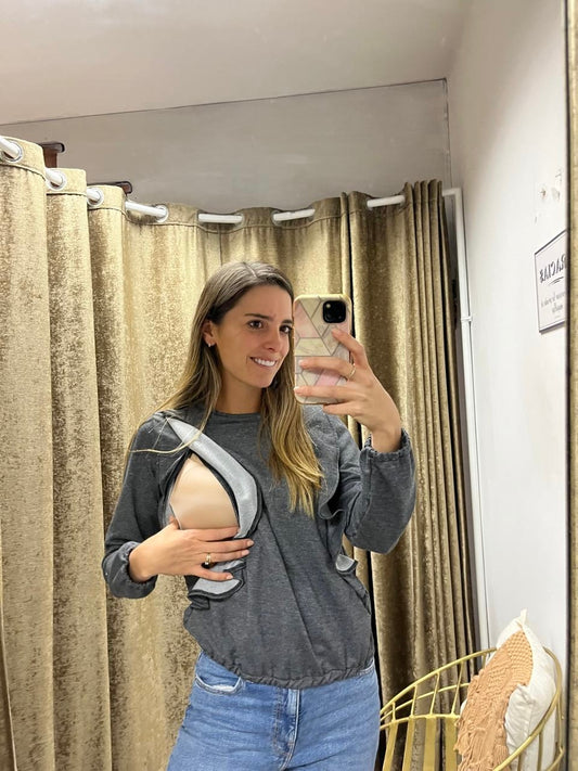 Suéter de lactancia gris con olanes