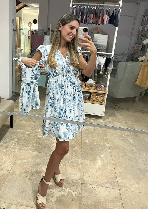 Vestido blanco con flores azules 2025