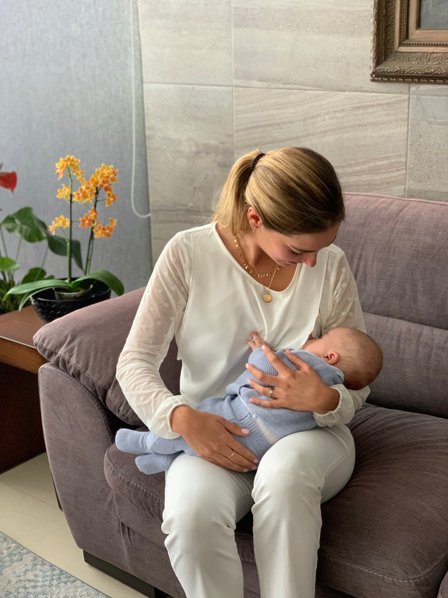 Breastfeeding Blouse, Daniela Blanca balls