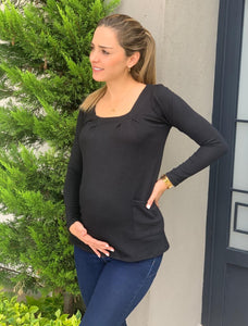 Maternity sweater with black bag