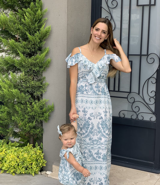 Blue garigoleated matching dresses